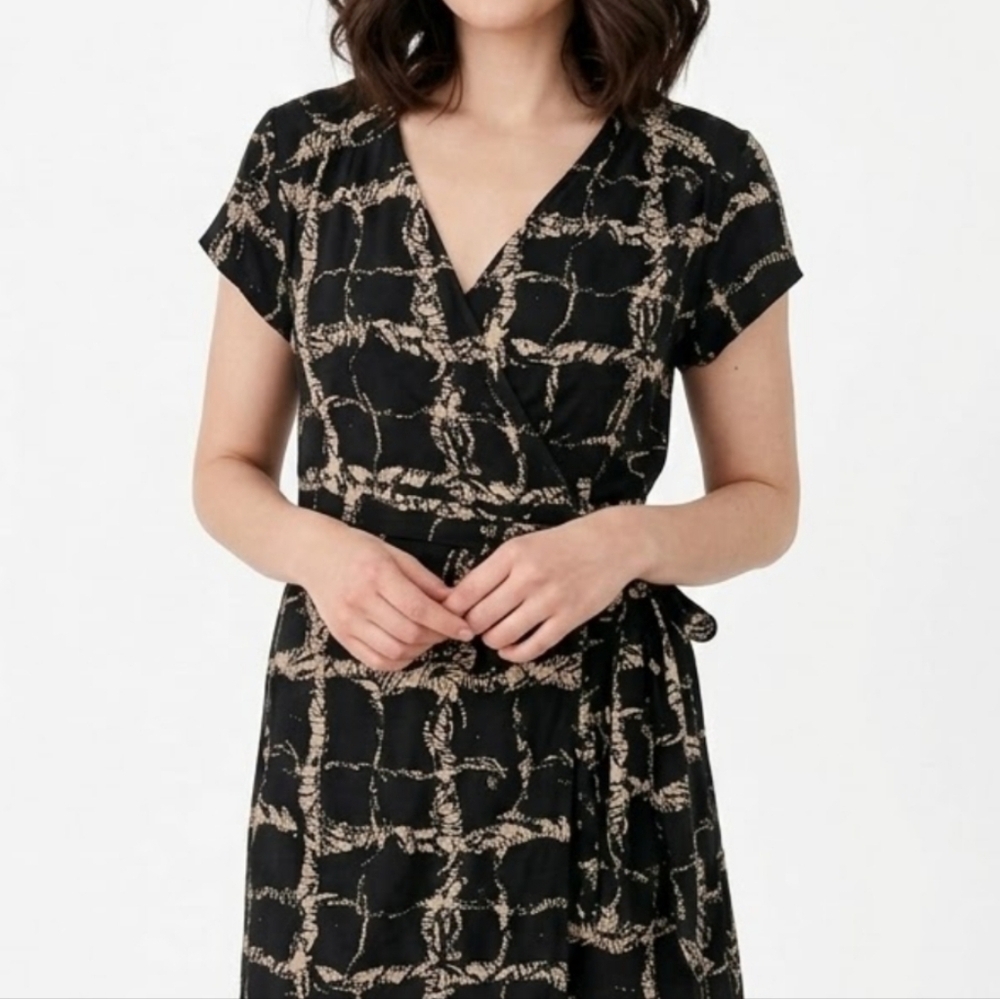 Banana Republic Woman's flattering wrap design Top Size L